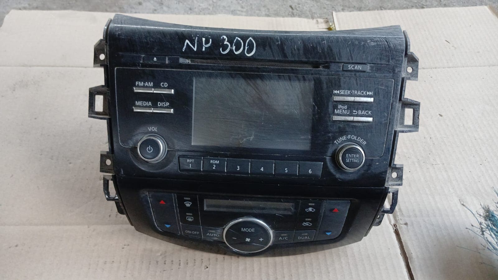Radio Nissan NP300