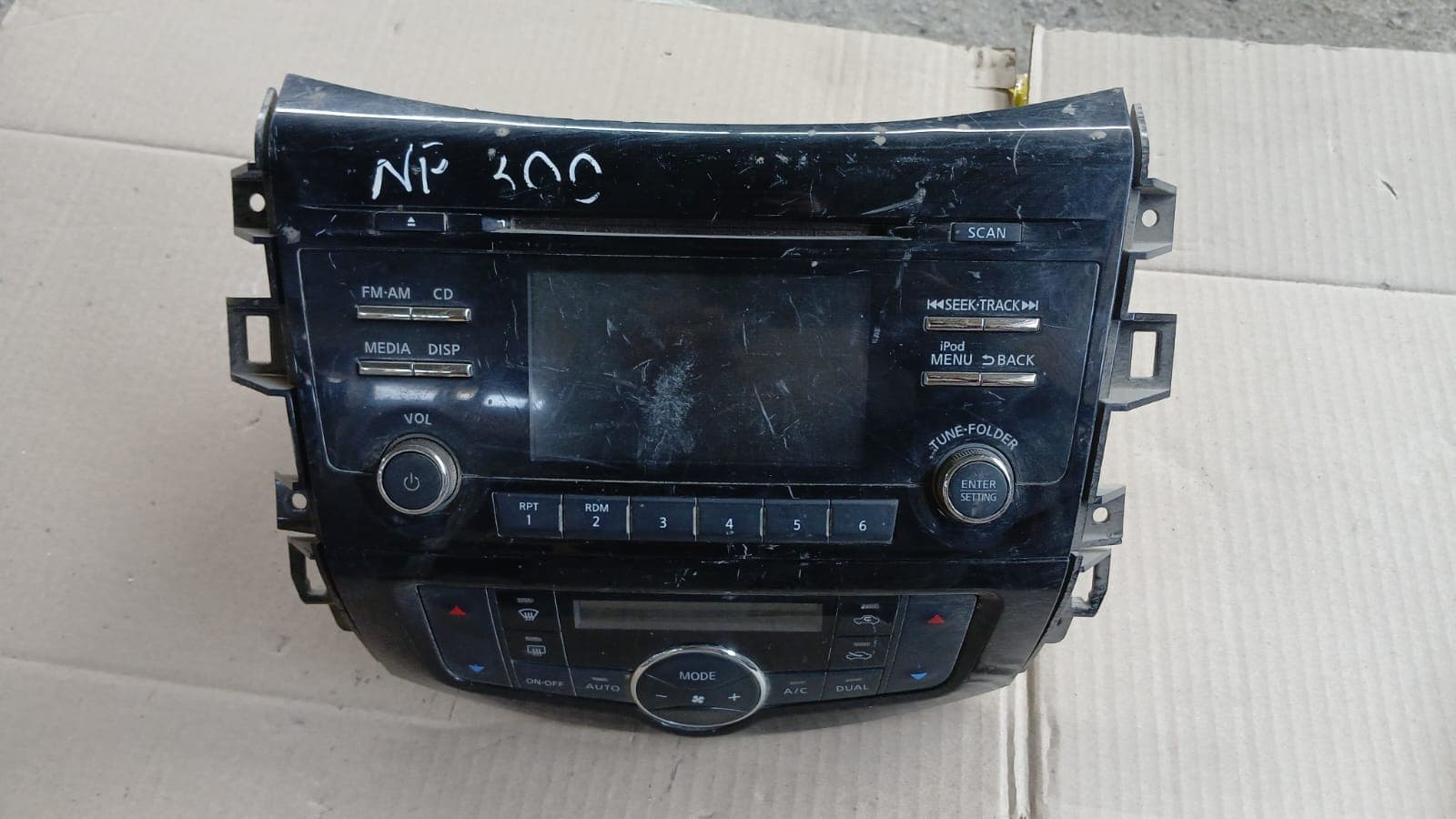 Radio Nissan NP300