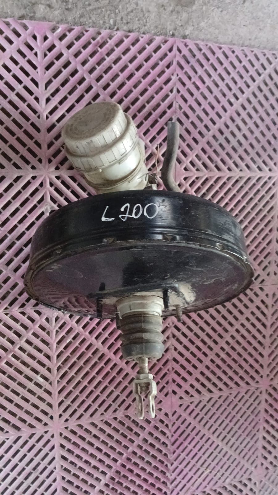 Servofreno Mitsubishi L200